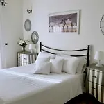 B&B Loriana 밀로